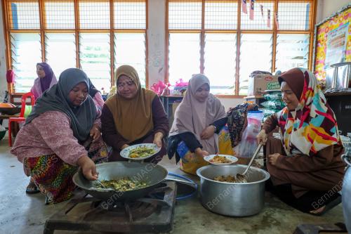 GOTONG ROYONG MASAK BANJIR