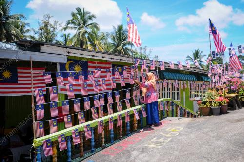 JALUR GEMILANG HIASI RUMAH