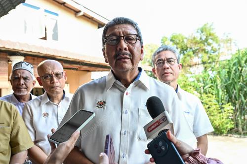 TAN SRI WAN AHMAD DAHLAN ABDUL AZIZ