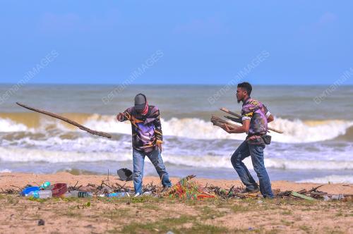 PEMBERSIHAN SAMPAH HANYUT