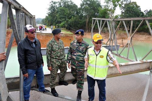 TR07_04012015_JAMBATAN_BANJIR