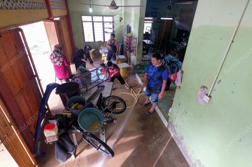 BERSIH RUMAH SELEPAS BANJIR