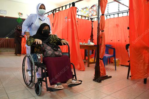 PROGRAM OUTREACH VAKSIN PENDUDUK PEDALAMAN