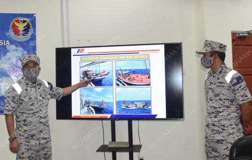 MARITIM TAHAN BOT NELAYAN VIETNAM