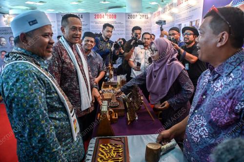 DATUK SERI DR AHMAD SAMSURI MOKHTAR