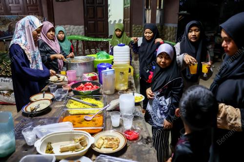 BERBUKA PUASA BERSAMA ADIK BERADIK PERANTAU