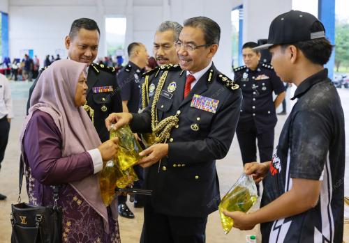 DATUK AZMAN ADAM