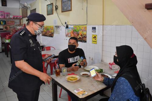 KEBENARAN MAKAN DI KEDAI INDIVIDU LENGKAP DUA DOS VAKSIN