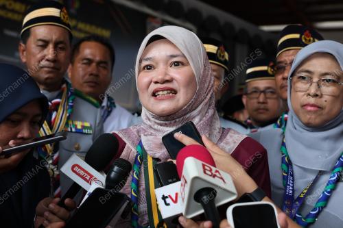 FADHLINA SIDEK