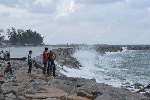 LAUT BERGELORA
