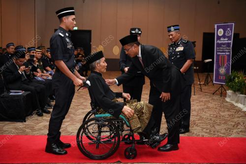 DATUK SERI DR AHMAD SAMSURI MOKHTAR