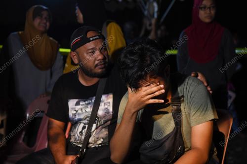 DUA LELAKI DIKHUATIRI LEMAS DI PANTAI