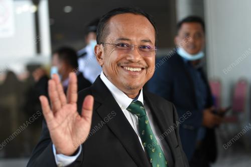 DATUK SERI DR AHMAD SAMSURI MOKHTAR