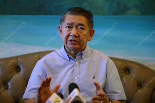 DATUK SERI SALAHUDDIN AYUB