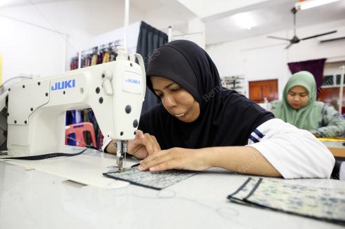 OKU HASILKAN PRODUK BATIK