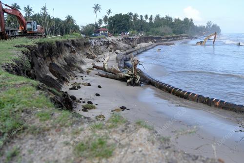 HAKISAN PANTAI KAMPUNG PENGKALAN MARAS