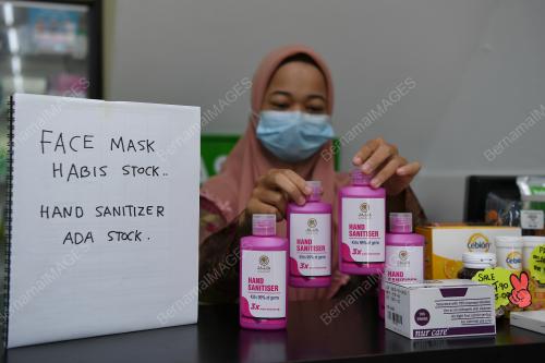 FARMASI KEHABISAN STOK PENUTUP HIDUNG DAN MULUT