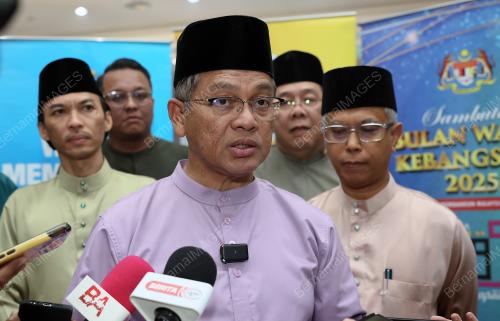 DATUK DR MOHD NA'IM MOKHTAR