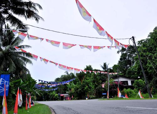 TR07_16052012_PERANG_BENDERA