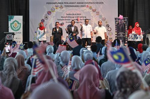 DATUK DR ADNAN MAT