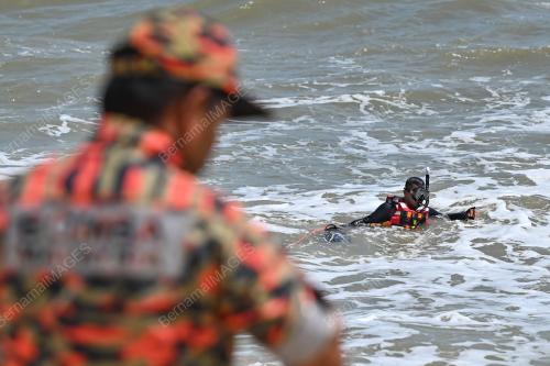 LEMAS DI PANTAI BATU BURUK