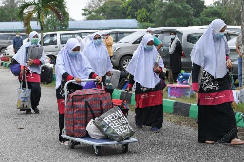 PELAJAR MASUK ASRAMA