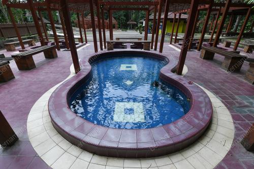 KOLAM AIR PANAS LA