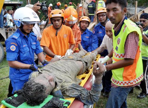 TR07_21062012_BANGUNAN_RUNTUH