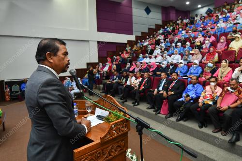 DATUK ADNAN MAT