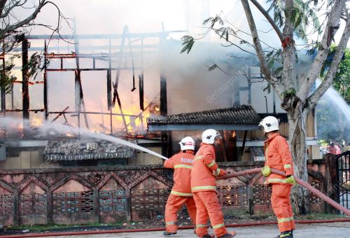 RUMAH TERBAKAR