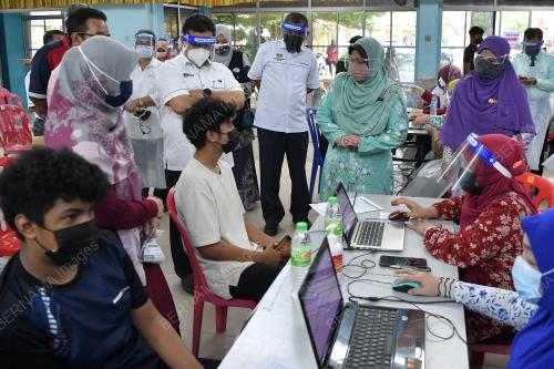 VAKSINASI PELAJAR SEKOLAH MENENGAH