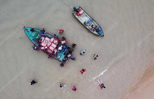 NELAYAN PANTAI CARI REZEKI