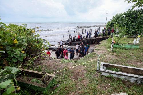 HAKISAN TANAH KUBUR