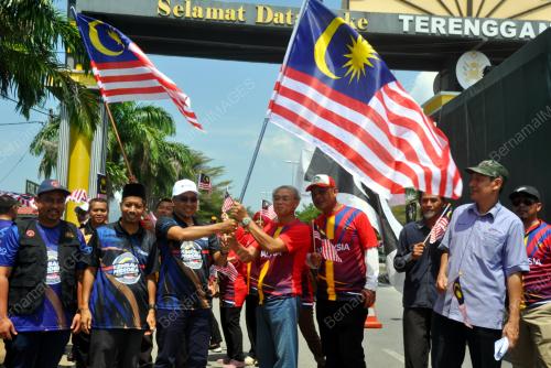 SERAH BENDERA