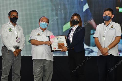 DATUK HENRY SUM AGONG