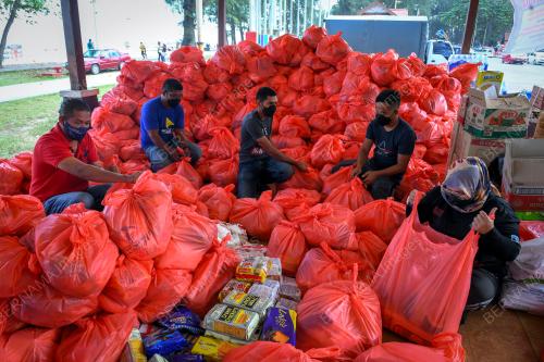 BANTUAN KEPADA MANGSA BANJIR