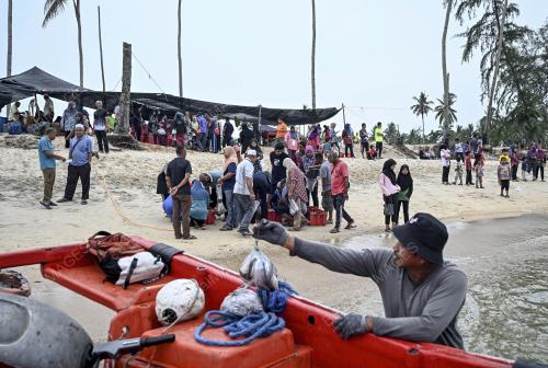 PENDUDUK SETIU DAPATKAN BEKALAN IKAN SEGAR DAN MURAH