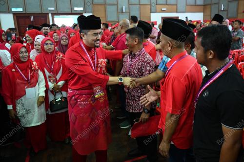 DATUK WIRA DR. ASYRAF WAJDI DUSUKI
