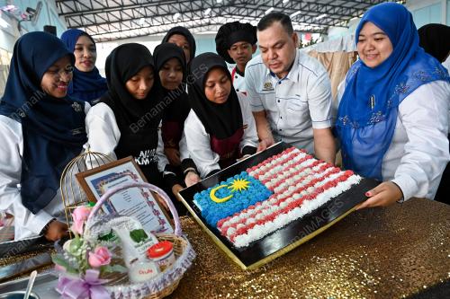 KUIH ONDE-ONDE BERKONSEPKAN JALUR GEMILANG