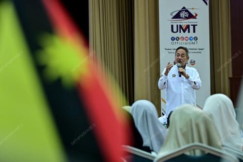 DATUK SERI ROLAND SAGAH WEE INN