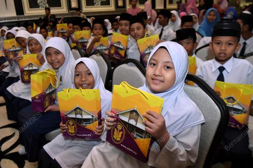 TR07_28052018_BANTUAN_AIDILFITRI_BN201805239212