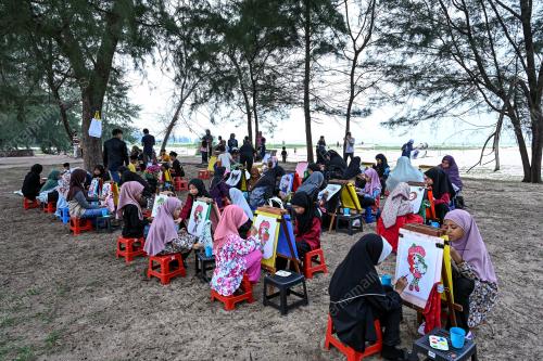 AKTIVITI MEWARNA
