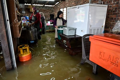 KEDAI MAKAN BANJIR