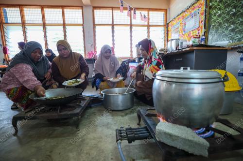 GOTONG ROYONG MASAK BANJIR