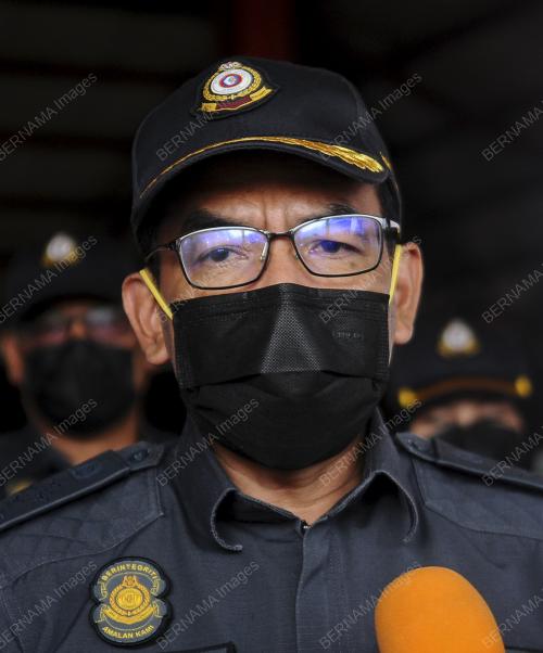 AZMAN ADAM