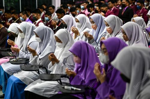 HARI PERTAMA SPM 2023