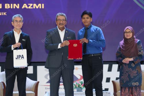 TAN SRI WAN AHMAD DAHLAN ABDUL AZIZ