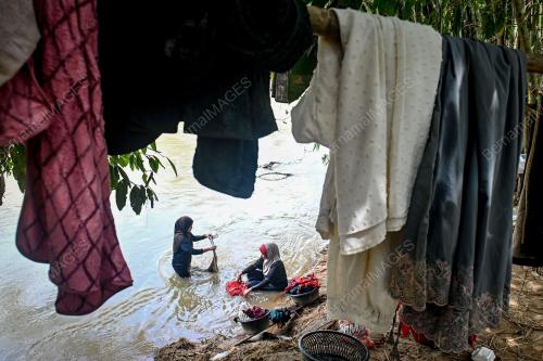 MEMBASUH PAKAIAN SELEPAS BANJIR