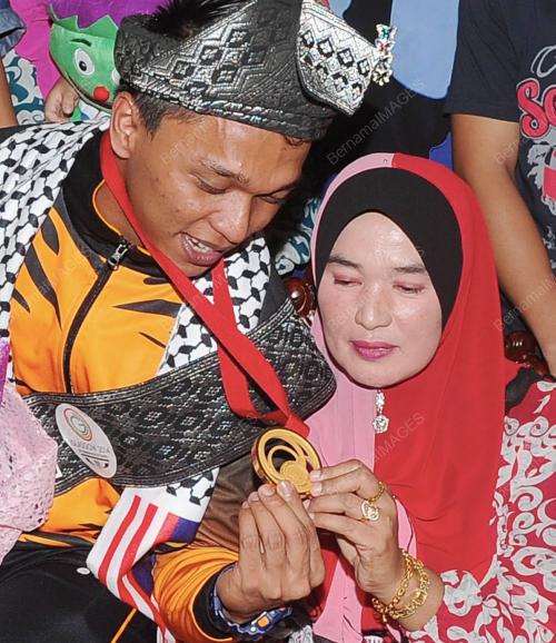 TR08_03082014_SAMBUT_HAFIFI