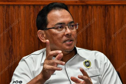 PROF DR FADZLI ADAM
